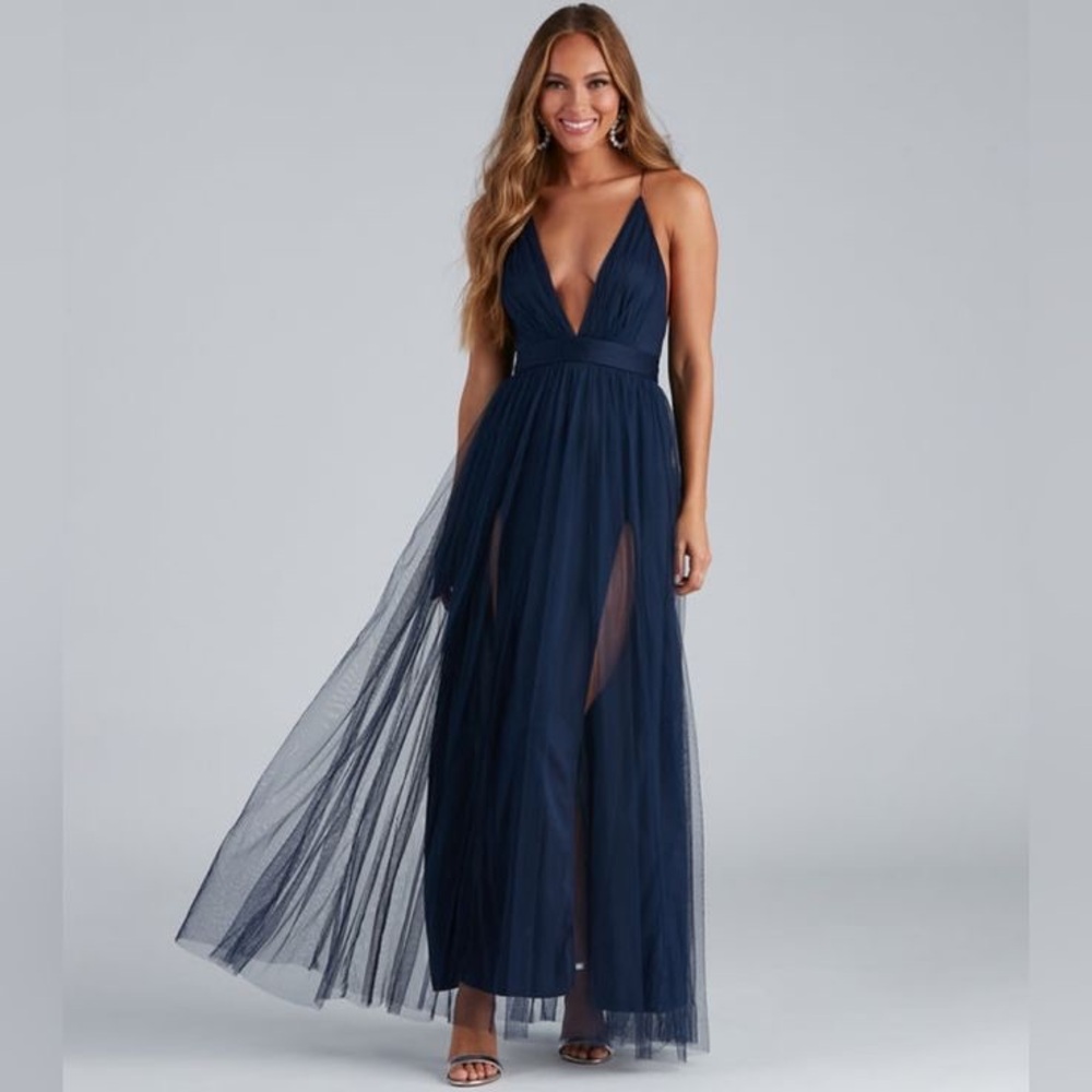 Elegant Navy Blue Evening Gown